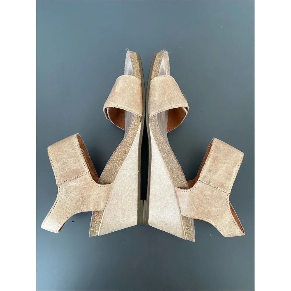 Taos Footwear Taupe Suede Wedge Sandals Hook & Loop 39 /US 8.5 Boho Chic Coastal